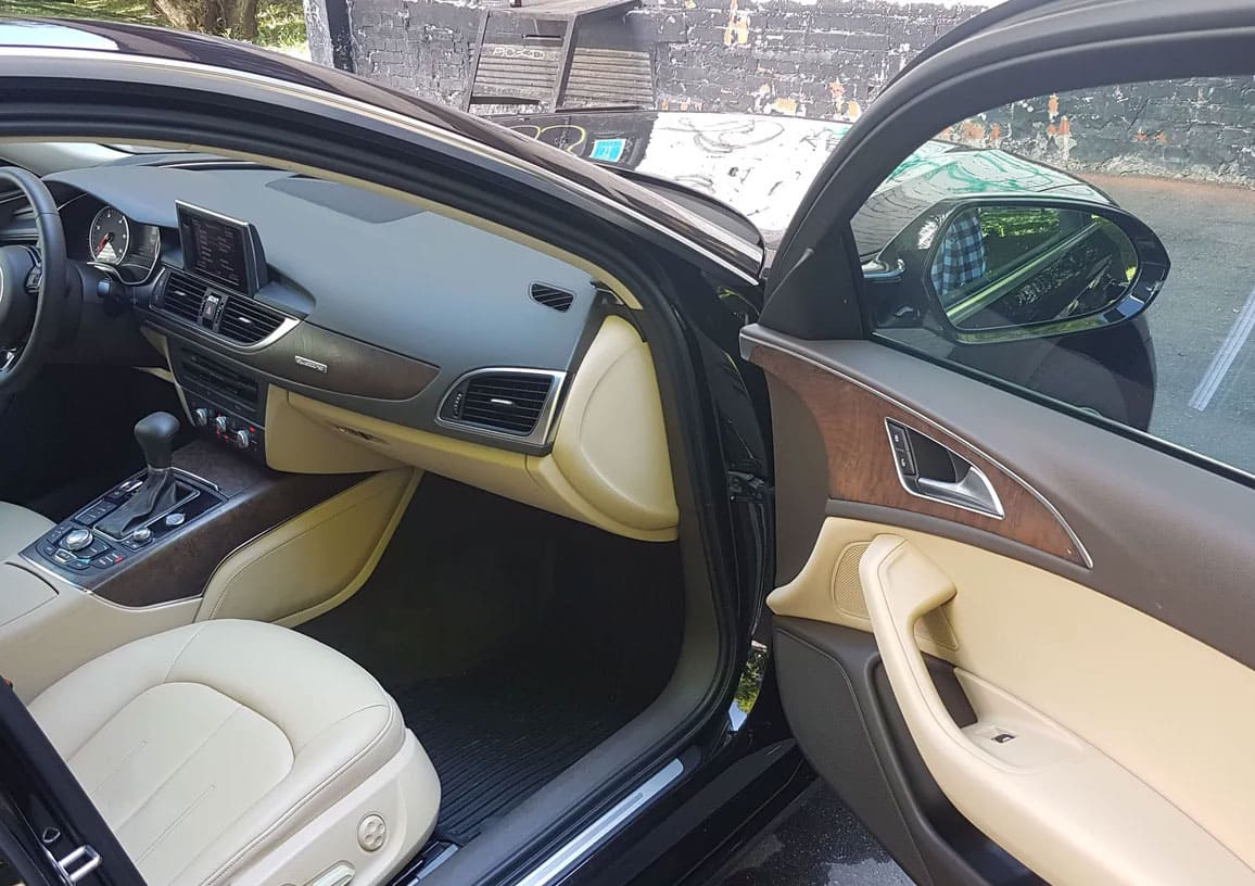 Вскрытие автомобиля без ключа Audi