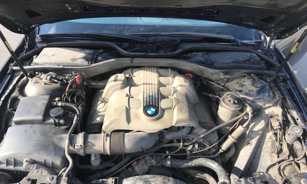 Открыть капот Bmw