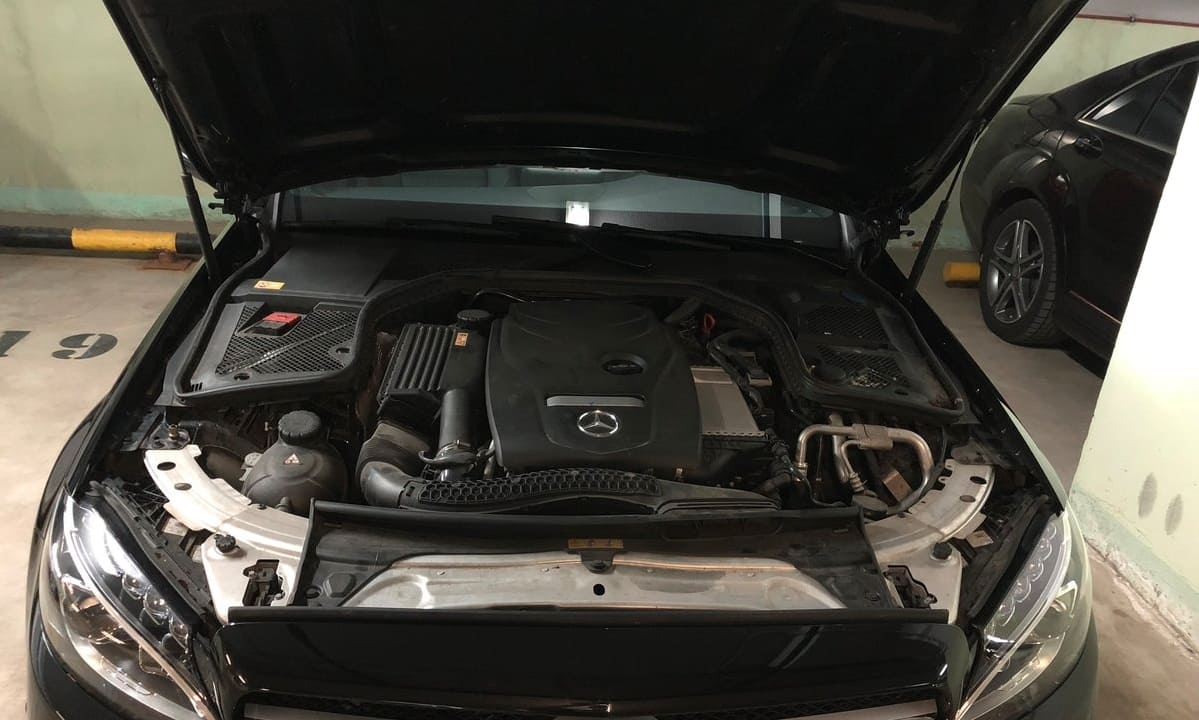 Открыть капот Mercedes