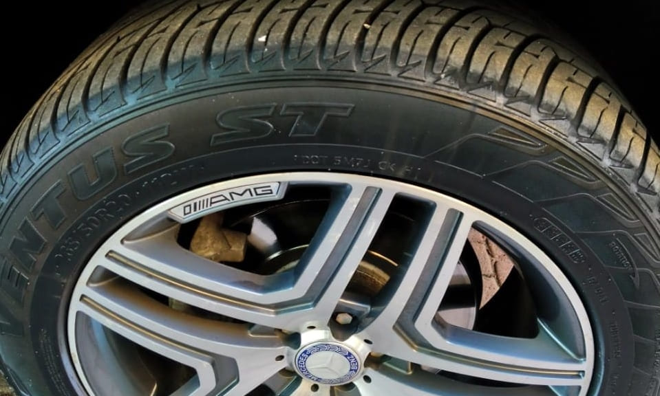 Ремонт пробитого колеса Mercedes