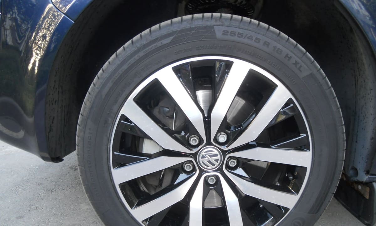 Ремонт пробитого колеса Volkswagen