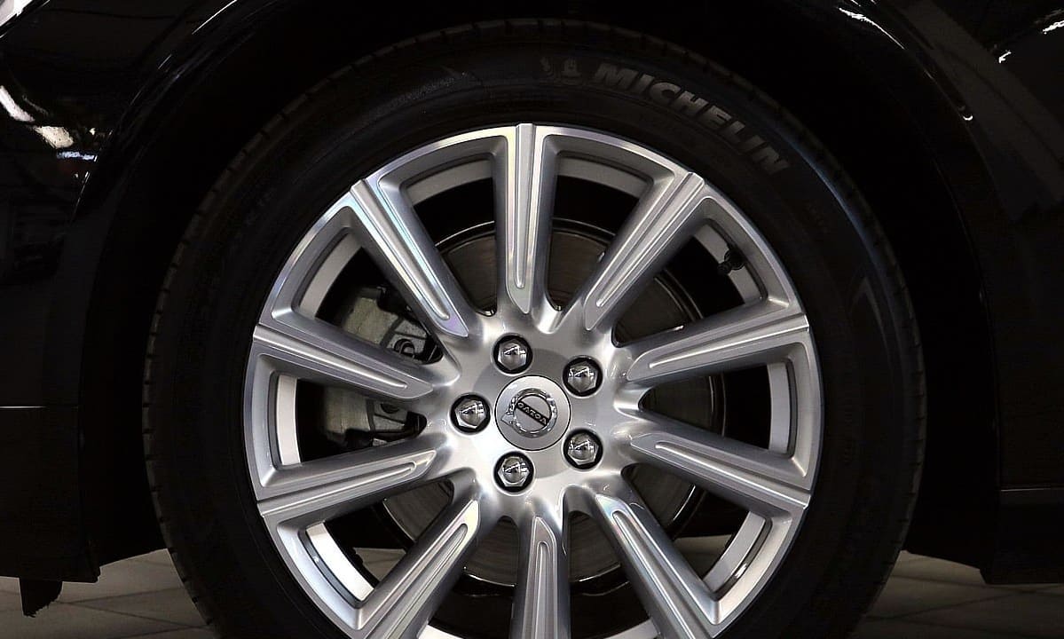 Снять секретки с колес Volvo