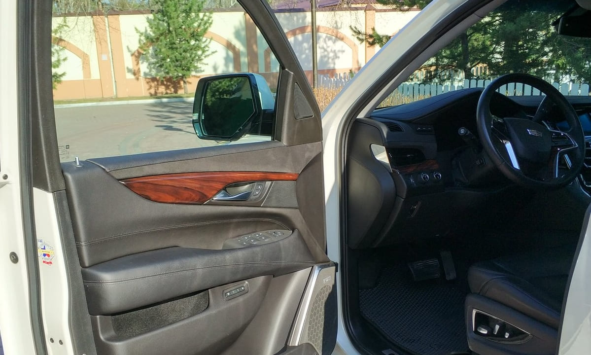 Вскрытие автомобиля без ключа Cadillac