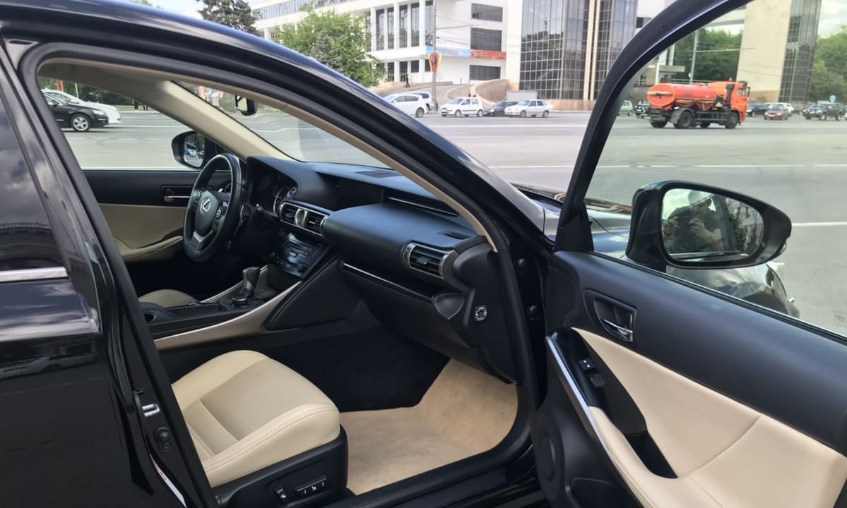 Вскрытие автомобиля без ключа Lexus
