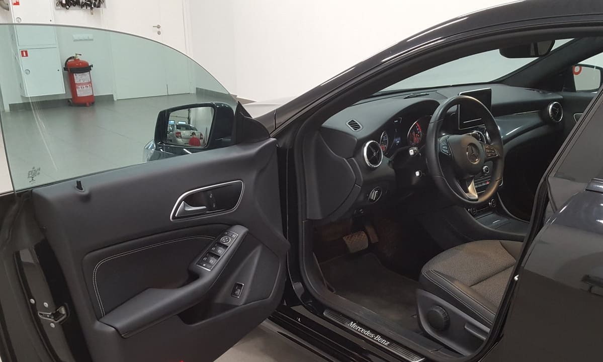 Вскрытие автомобиля без ключа Mercedes