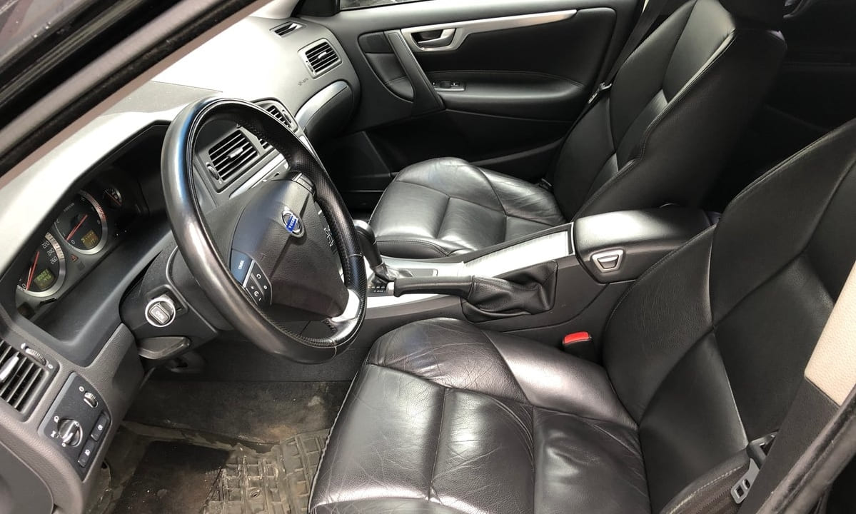 Вскрытие автомобиля без ключа Volvo