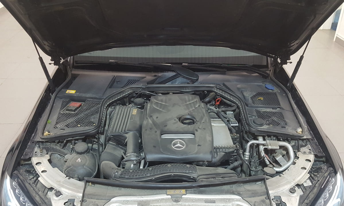 Замена аккумулятора Mercedes