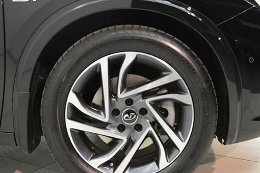 Снять секретку с колеса Infiniti Q50