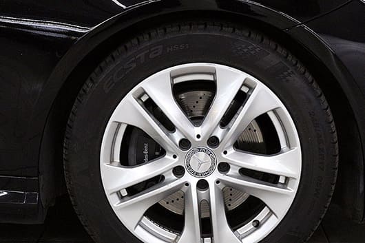 Снять секретку с колеса Mercedes C Class