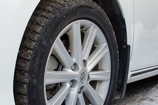 Снять секретку с колеса Toyota Auris