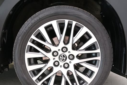 Снять секретку с колеса Toyota Fortuner