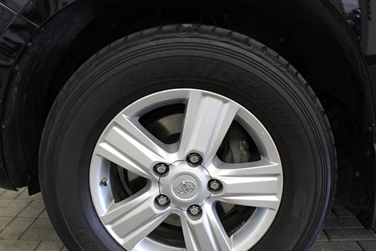 Снять секретку с колеса Toyota Yaris